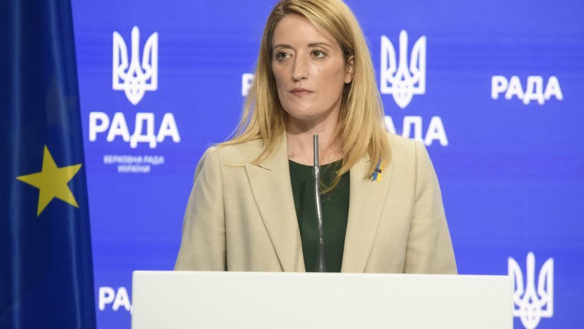Predsjednica Europskog parlamenta: EU treba uvesti embargo Rusiji i prestati financirati bombe