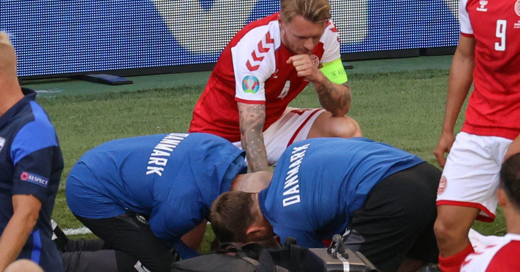 Šokantne scene na Euru: Eriksen pao na terenu, liječnici ga oživljavali, a potom odnijeli. Utakmica prekinuta