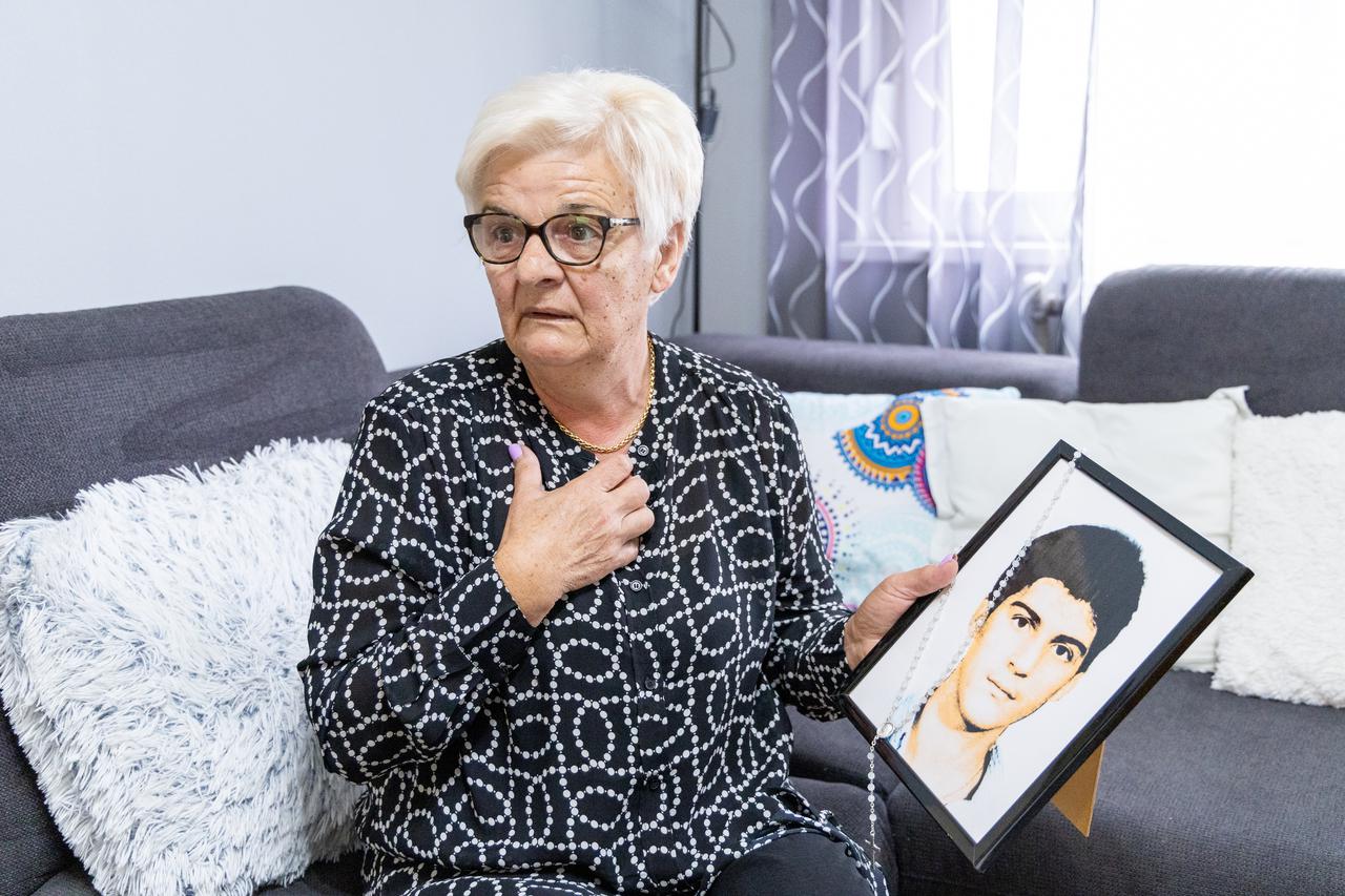 SINA TRAŽI VEĆ 33 GODINE 'Stigla je dojava da mi je sin zakopan u Ernestinovu. Bilo nam je dugo čekati bagere pa smo nas četiri majke uzele motike i krenule kopati'