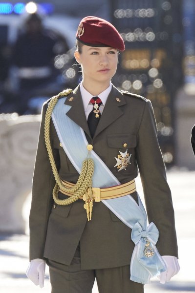 PRINCEZA LEONOR  Buduća kraljica Španjolske uskočila u vojnu uniformu i ukrala svu pozornost