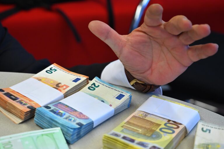 Povrat poreza na dohodak ove će godine dobiti oko 670 tisuća građana: Evo koliko isplaćuje država