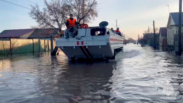 Nakon pucanja brane na Uralu evakuirano 4000 ljudi: “Situacija je teška…”