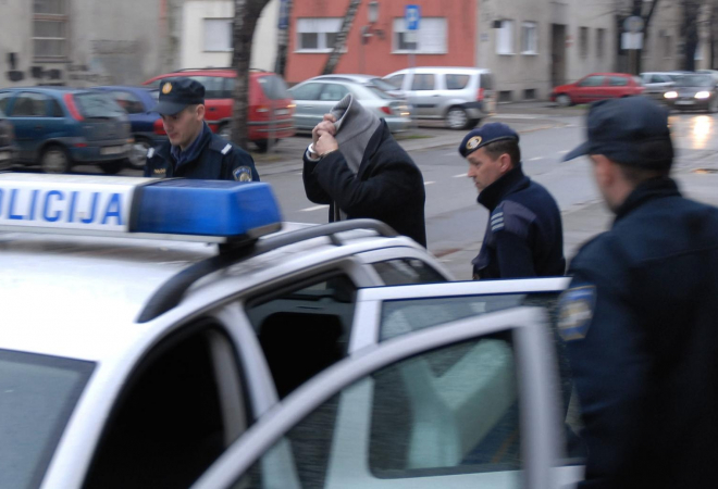 U STRAVIČNOJ EKSPLOZIJI SMRTNO STRADALA ŽENA: Parkirani automobil je odletio u zrak!