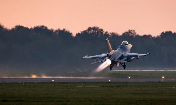 Poznato je kada će Ukrajina dobiti prve avione F-16, evo detalja