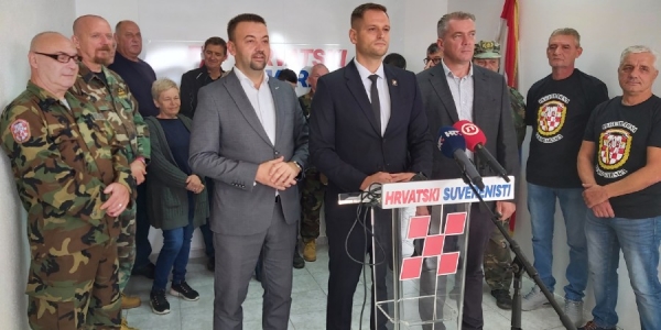 Hrvatski suverenisti traže da na plakatu budu amblemi svih postrojbi koje su branile Vukovar