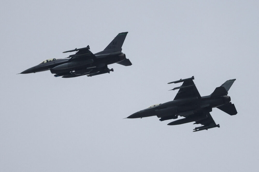 Ukrajinski zrakoplovi F-16 moraju loviti ruske bombardere Suhoj, koliko god opasno to bilo