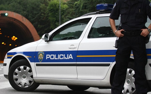 Trojica pijanih policajaca pobjegla s mjesta nesreće, opirali se privođenju