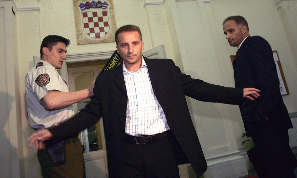 Odjel za ratne zločine Višeg suda u Beogradu   donio je rješenje kojim se okrivljenom Krunoslavu Fehiru određuje pritvor u trajanju do 30 dana.