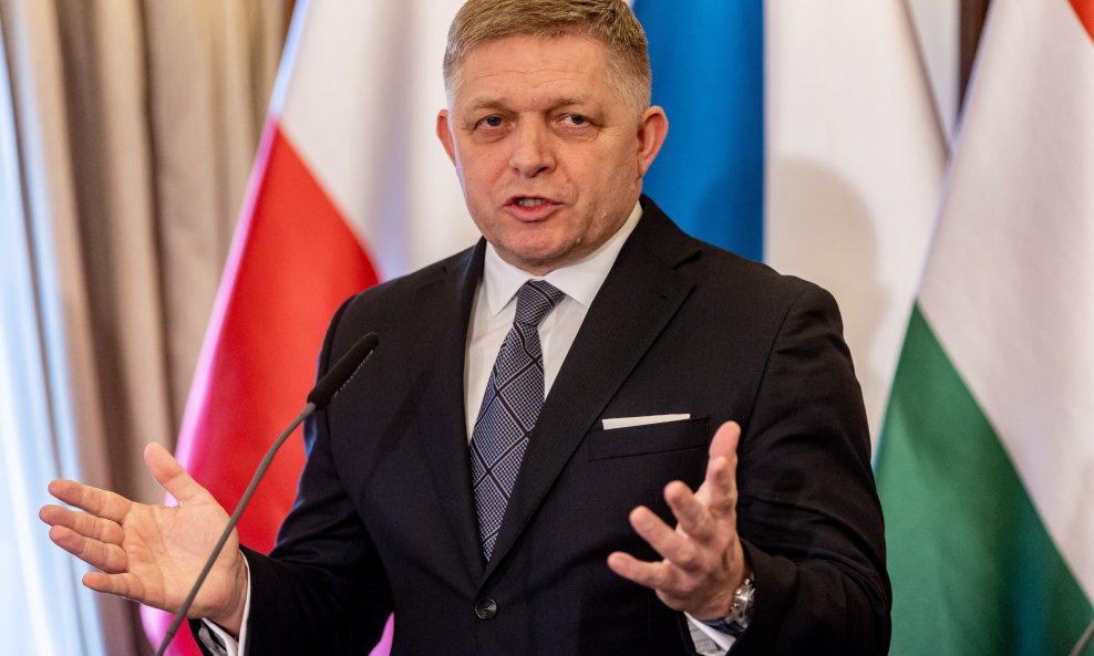 MIGRACIJSKA PRAVILA  Fico: Slovačka neće implementirati pakt EU-a o migracijama i azilu