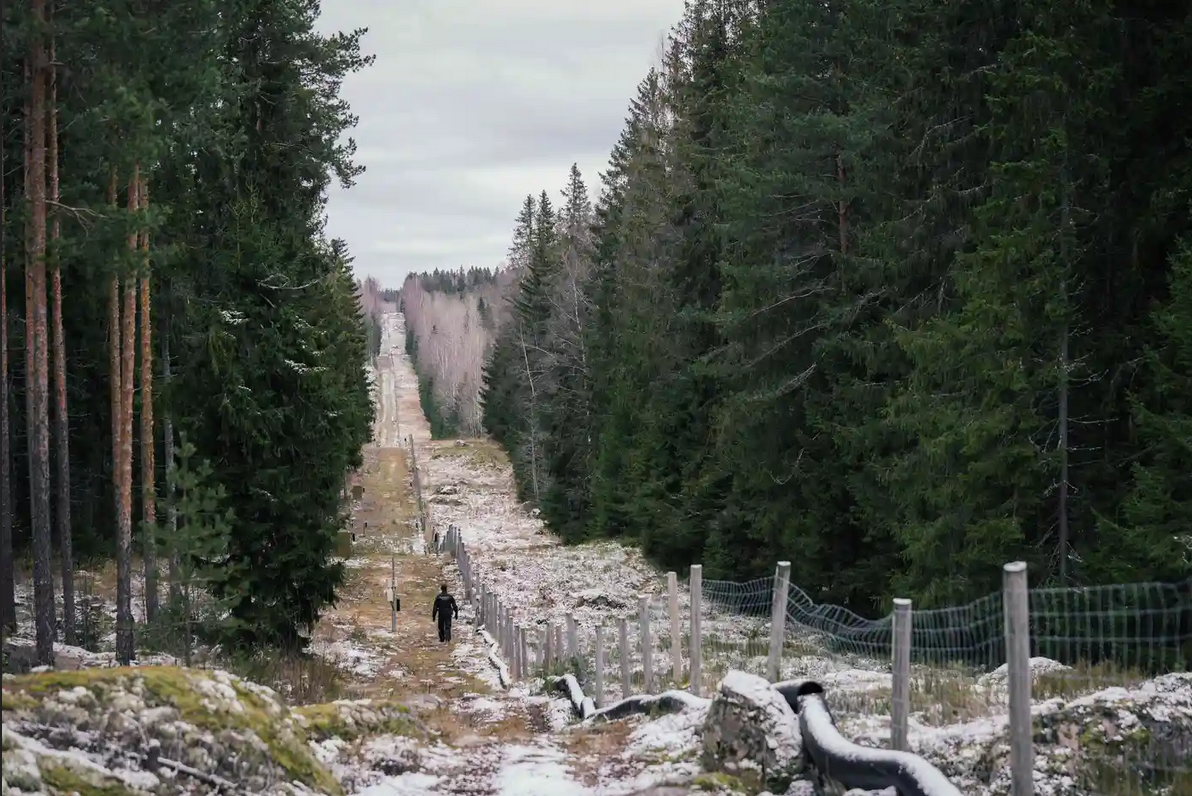 Oštra poruka Rusiji: Jedna europska zemlja počela postavljati bodljikavu žicu na granici
