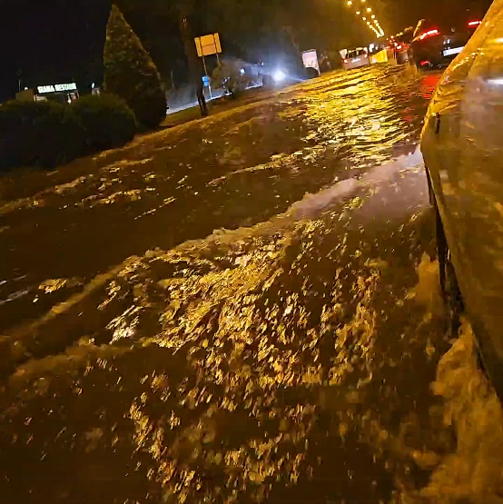 Olujno nevrijeme poharalo Dalmaciju: Poplave, srušena stabla i obilna kiša na udaru Splita i okolice