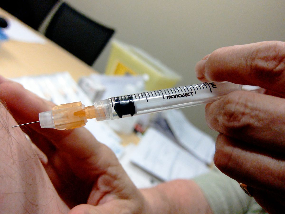 SAD obustavlja cijepljenje novim cjepivom Johnson & Johnson, neki su cijepljeni razvili rijedak poremećaj