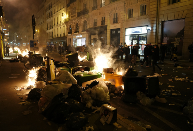 Francuska će silom obuzdati nemire: Ministar na ulice šalje 40.000 policajaca