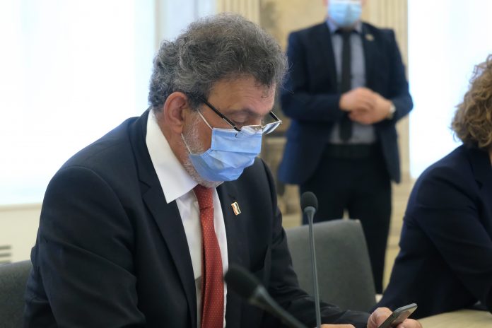 U ŠKOLU POD MASKAMA: Fuchs objavio upute za početak školske godine