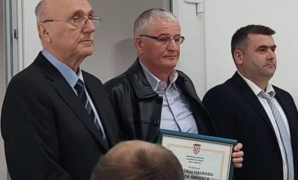 SRAMOTNO! Obrovački HDZ-SDSS nagradio “Krajišnika” koji je odnio tvornice u Srbiju istom nagradom kao i Luku Modrića!