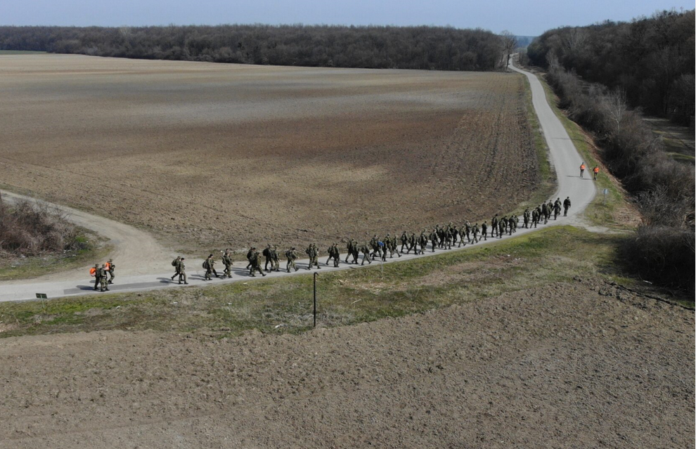 KOLONA OKLOPNO-MEHANIZIRANE BRIGADE PRIVUKLA PAŽNJU: Evo kojim su povodom organizirali hodnju
