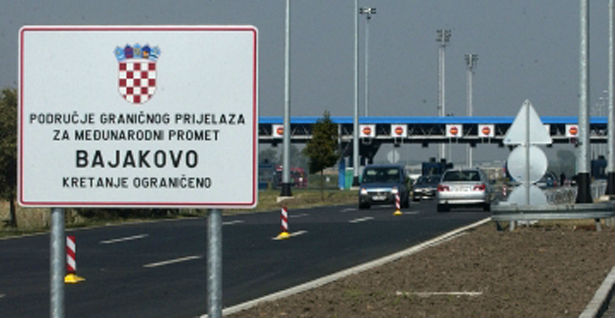 Osveta srpske policije zbog Srbina sa zabranjenom kapom: Na granici satima zadržavali aute hrvatskih oznaka
