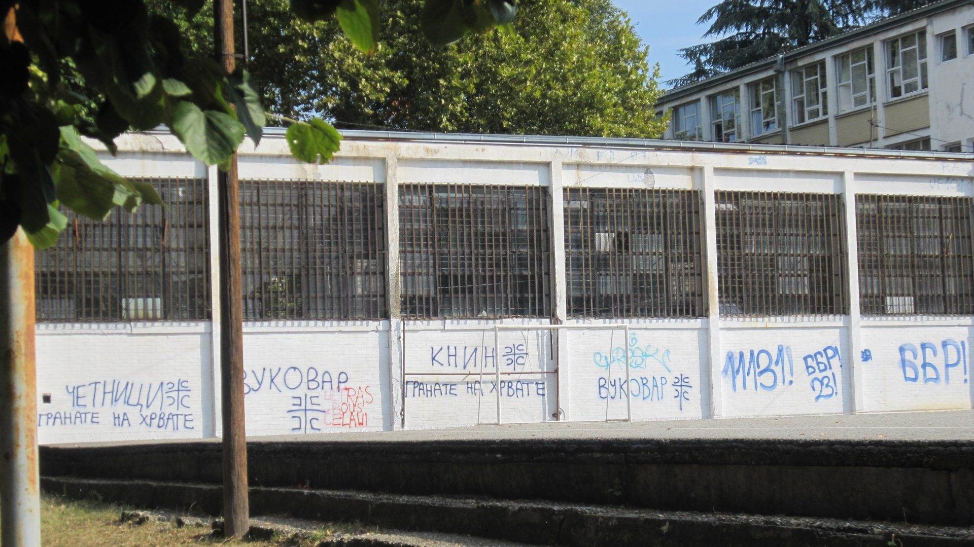 „GRANATE NA HRVATE“ - GRAFITI SU NAJMANJI PROBLEM HRVATA KOJI ŽIVE U GRANICAMA SRBIJE
