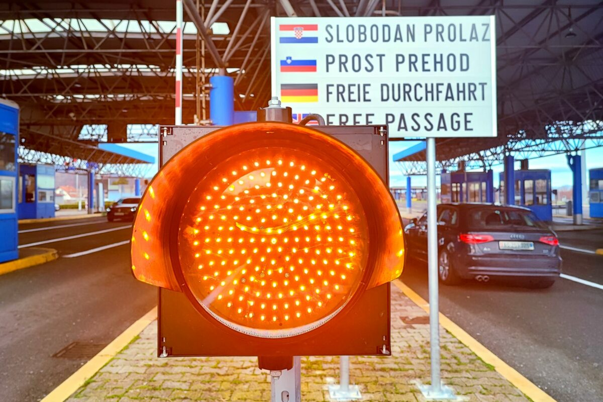 Slovenija uvodi kontrole na granici s Hrvatskom: “Schengen je propao kao ideja”
