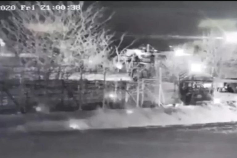 (VIDEO) Grčka objavila video na kojem turska vojska uklanja ogradu na granici kako bi propustila migrante