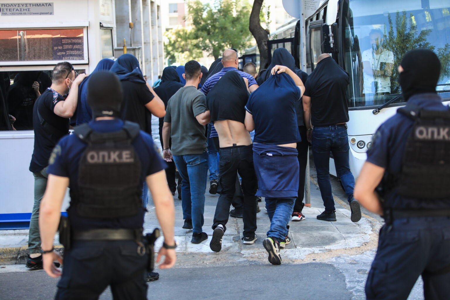 Uhićen osumnjičeni za ubojstvo navijača: Policija traga i za desetoricom Hrvata