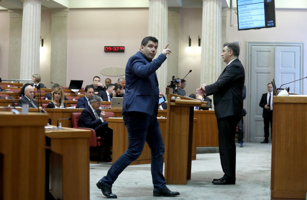 KAKVA SVAĐA PLENKOVIĆA I GRMOJE! ‘Bilo mi je zadovoljstvo izbaciti Most iz Vlade, narodu za covid nudite lijek za parazite, eto šape!’