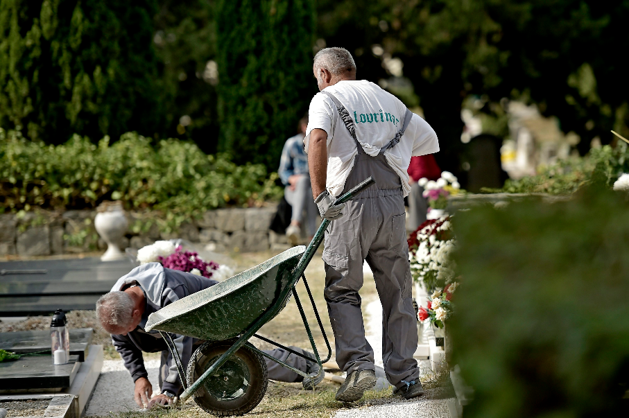 UDOVICI BRANITELJA PRIJETE DA ĆE EKSHUMIRATI MUŽEVE KOSTI: Splitska obitelj u šoku i nevjerici! Evo pozadine ovog neobičnog slučaja!