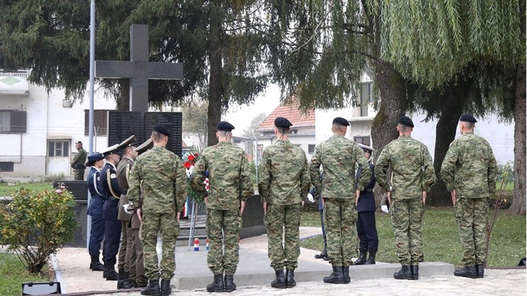 Ratni veterani u Gospiću obilježili 30. godišnjicu Vukova odvojeno od Milanovića