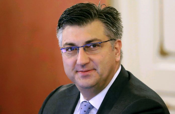 Plenković nazvao ukidanje Dana antifašističke borbe “pokušajem detuđmanizacije”, optužio medije da lažu da će Vučić govoriti u Zagrebu iako je naveden kao govornik u dokumentima…