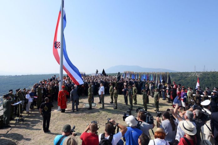 (FOTO) Pogledajte kako će izgledati majice koje će nositi branitelji na Dan pobjede u Kninu