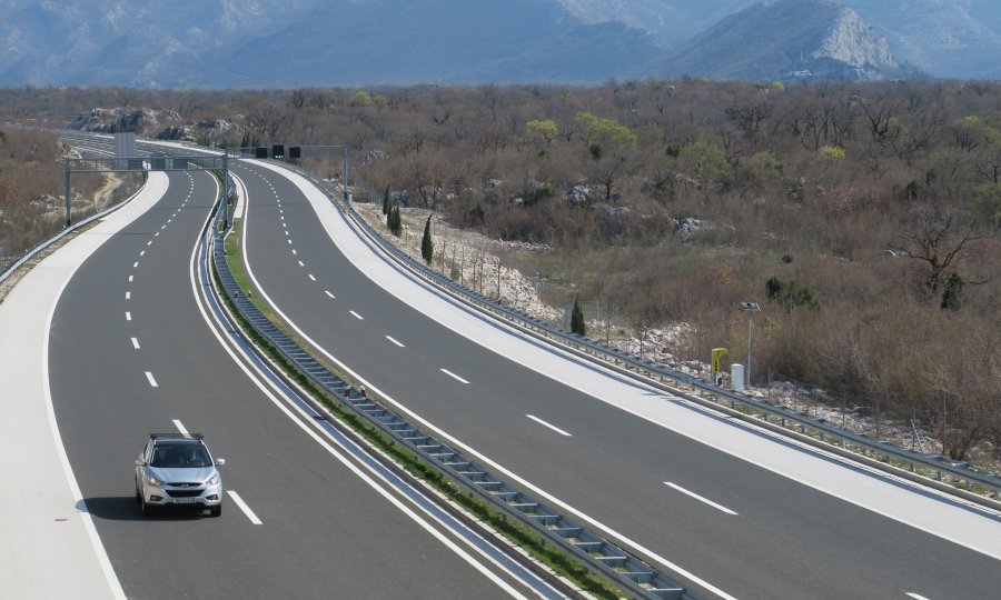 Na autocestama se gradi pet novih čvorova, pripremaju se i proširenja, a ukupna investicija premašuje 800 milijuna kuna