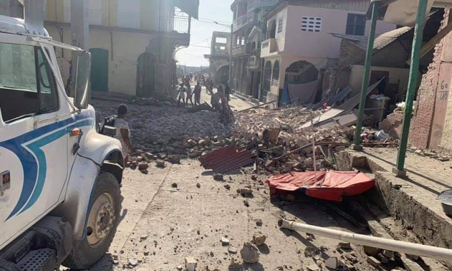 [VIDEO] Potres jačine 7,2 potresao je Haiti, crkvu u kojoj su bili vjernici