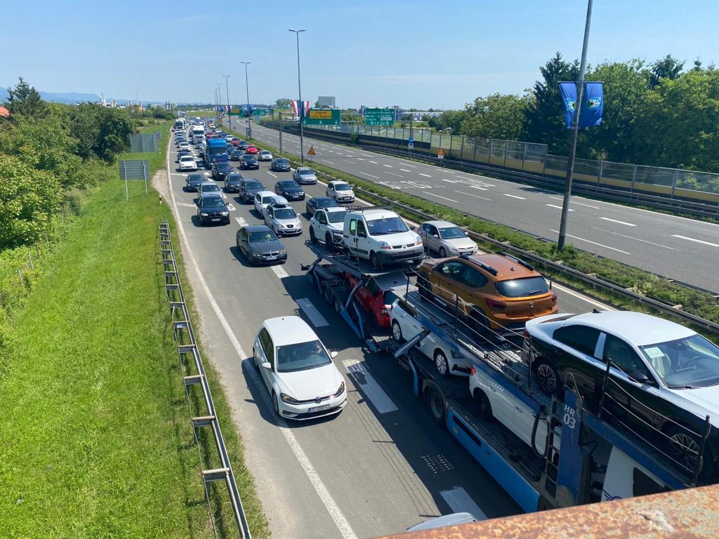 Pojačan promet u smjeru mora, HAK poziva vozače na strpljenje