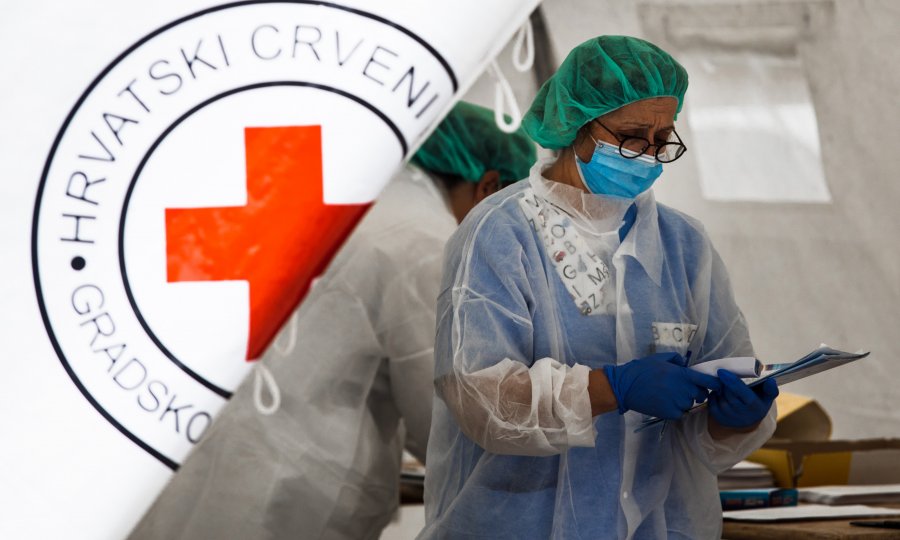 341 novi slučaj u protekla 24 sata, u bolnicama ukupno 299 osoba