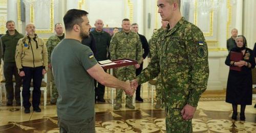 Ukrajinski predsjednik Volodimir Zelenski  odlikovao je vojnika Romana Glombu
