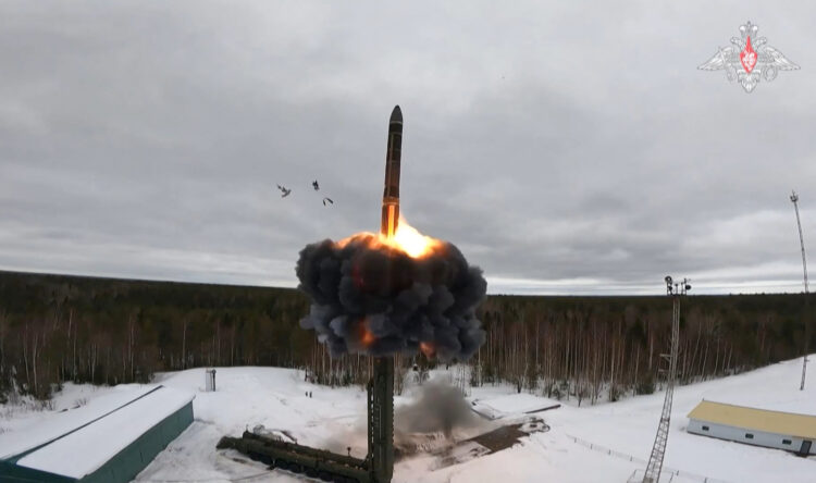 Koja je razlika između hipersoničnog projektila i interkontinentalne balističke rakete? Jedna stvar je ključna