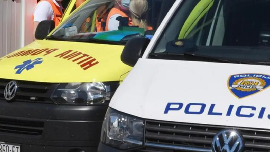 Autobus s putnicima uletio na trg u Požegi: Zabio se u skelu