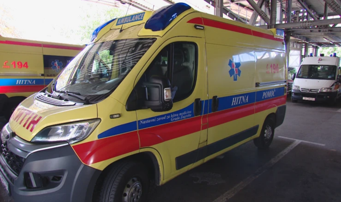 IMA VIŠE OZLIJEĐENIH: Vozilo Hitne pod rotirkama naletjelo na osobni automobil u Bjelovaru