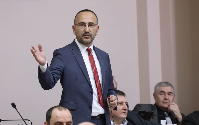MARAS I VUČETIĆ NAPALI BULJA I ZEKANOVIĆA jer su tražili jednaka u prava nacionalnih manjina u Hrvatskoj i Srbiji!