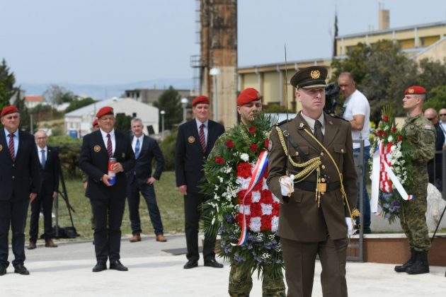 (FOTO, VIDEO) Svečano obilježena obljetnica brigade i bojne Pauci: ‘Kada krenemo, gorit će nebo i zemlja!’