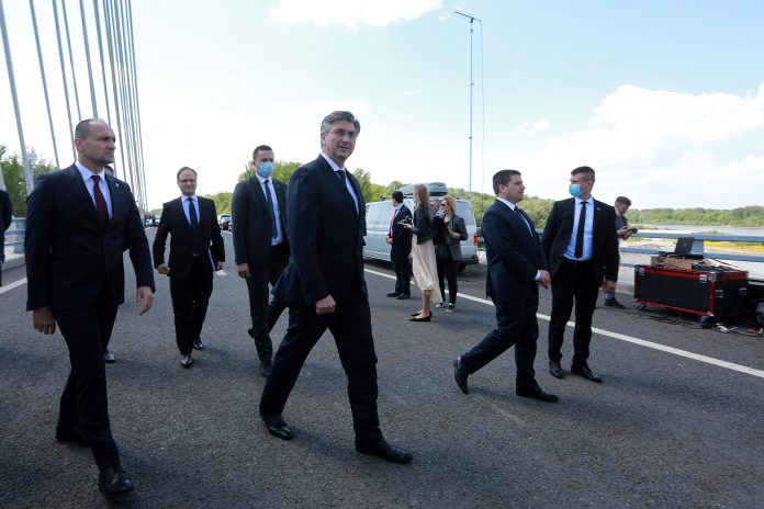PLENKOVIĆ ĆE SE OD SAD VOZITI U BLINDIRANOM AUTOMOBILU: Vjeruje kako je on bio meta napada