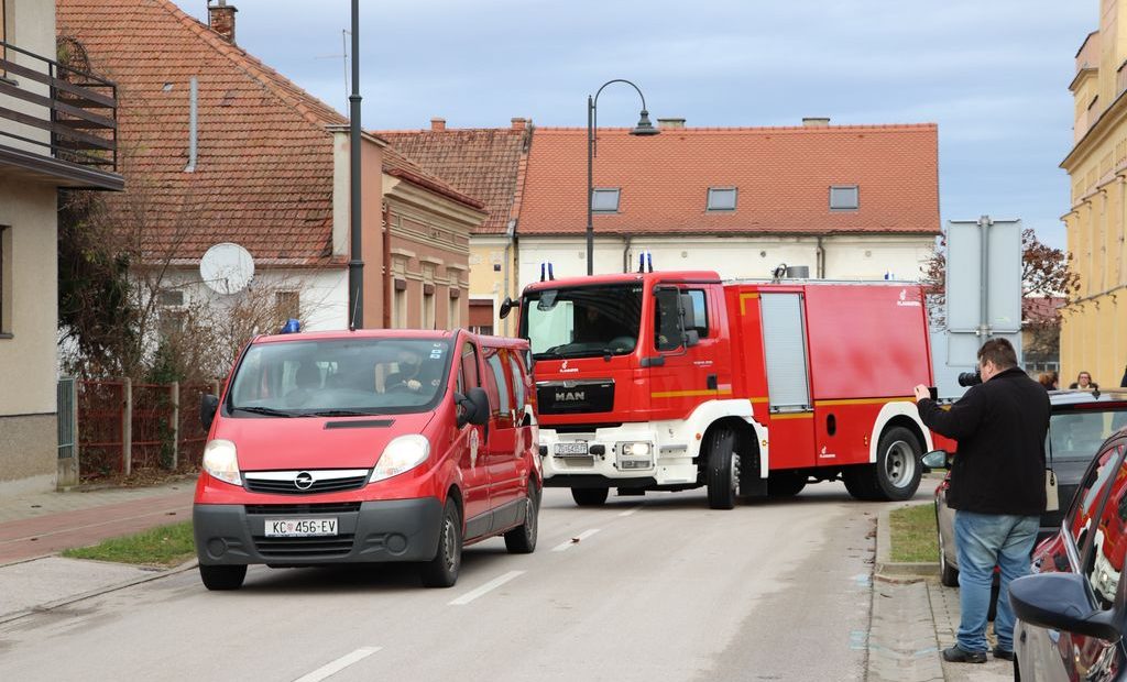 ŠEF ZAGREBAČKIH VATROGASACA SKRESAO KOLEGI KOJI JE OPTUŽIO GRADSKE VLASTI: “Nismo tu da bismo bili viđeni nego da bismo pomogli!”