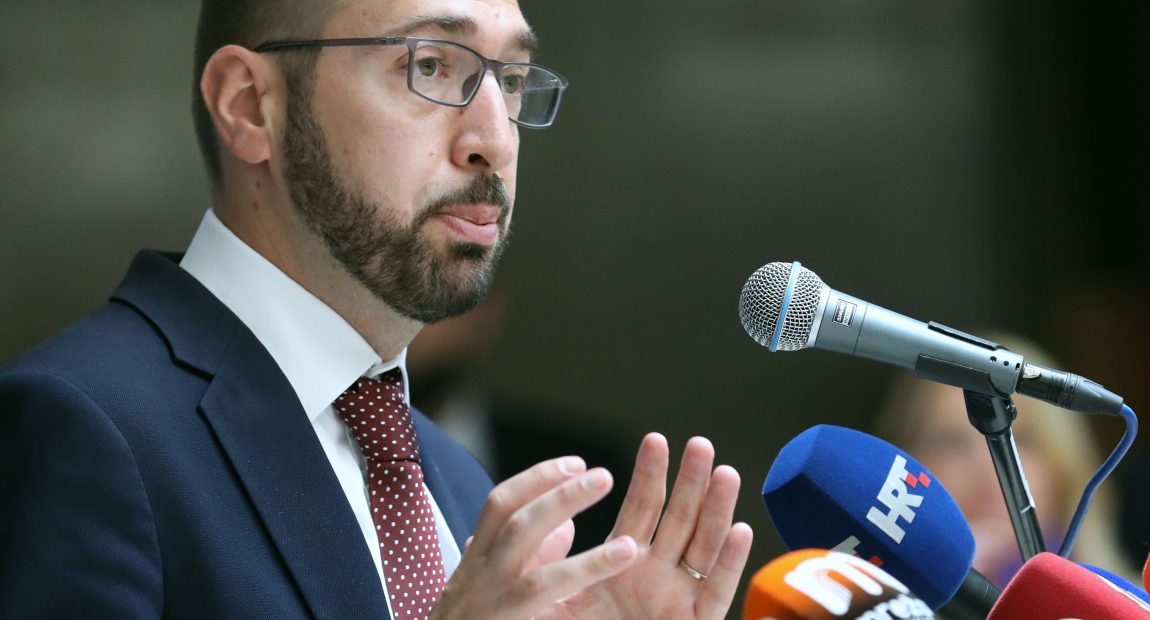 NOVI UDAR NA OBITELJI S MNOGO DJECE: Tomašević trajno ukinuo mjeru roditelj odgojitelj, evo kakvoj se uštedi nada