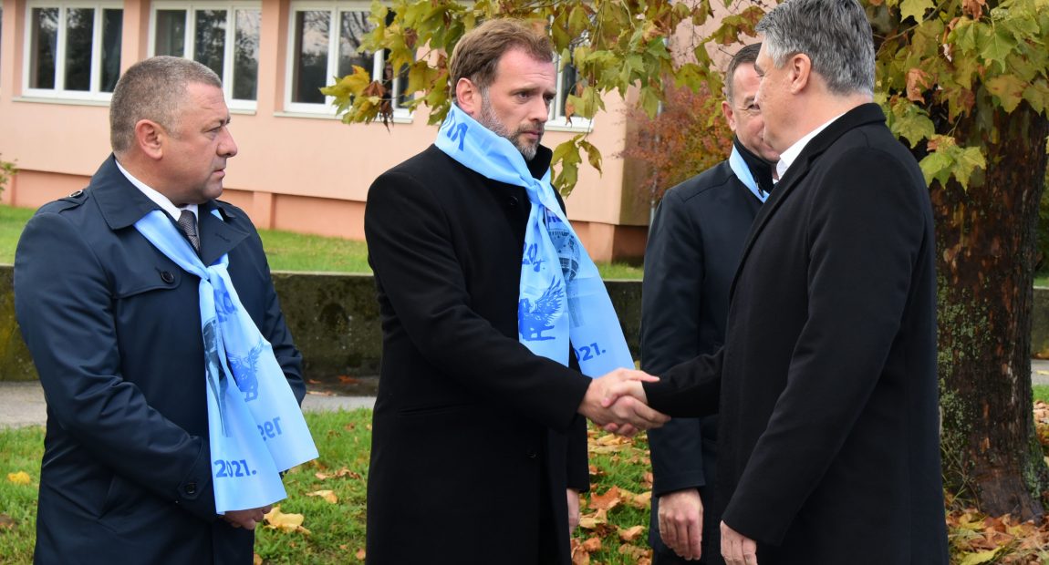 MILANOVIĆ BANOŽIĆU: “ Prijeti, priča da potajno šaljem brigade u BiH… “