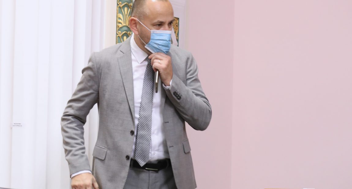 ZEKANOVIĆ: “NE RAZMIŠLJAM O POTPORI VLADAJUĆIMA, ali trudit ću se da Možemost i SDP nikad ne dođu na vlast”