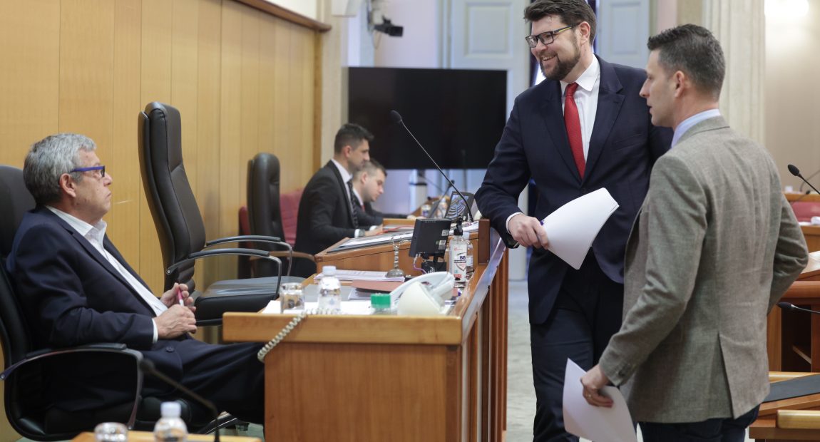 BIVŠI SDP-ovci ZAJEDNO S HDZ-om MIJENJAJU USTAV: Oporba traži da se u njega unese pravo na pobačaj