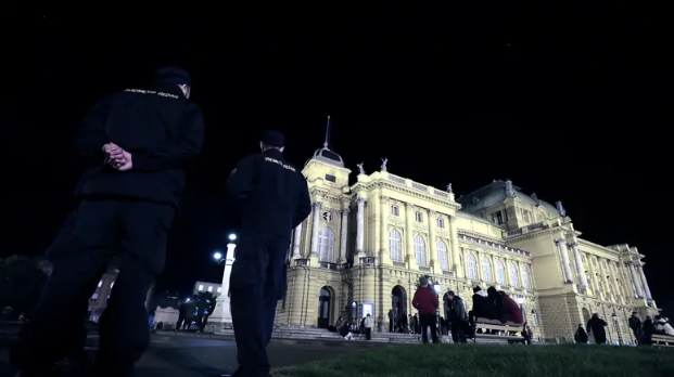 Okupljanja do 50 ljudi samo do ponoći, maske na otvorenom ako nije moguća distanca 1,5 m