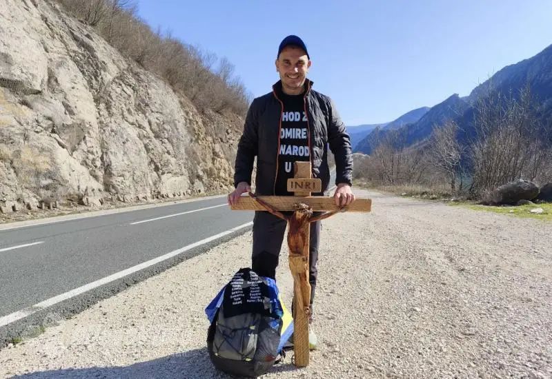 HOD ZA POMIRENJE NARODA U BIH: Josip Jelinić prelazi 1.000 kilometara kroz BiH u znak pomirenja