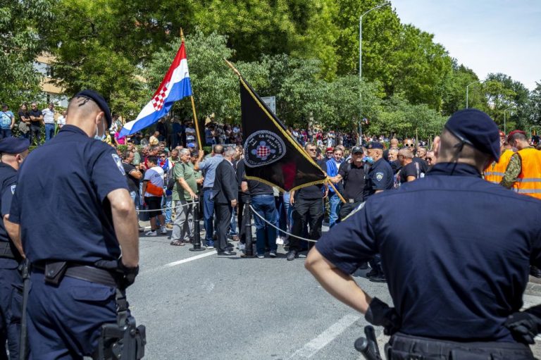 Policija navodi epidemiološke mjere i akreditacije kao razlog zabrane pristupa svečanosti u Kninu veteranima specijalne policije, HOS-a i drugim braniteljima
