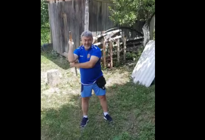 BRUCE LEE IZ KUTINE SVE ODUŠEVIO VJEŠTINOM! Pogledajte kako barata ‘nunčakama’!